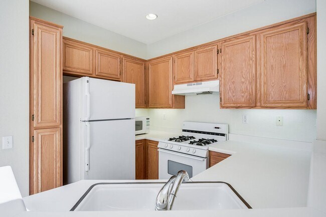 Building Photo - *Coming Soon* 3 bedroom 2.5 bathroom home ...
