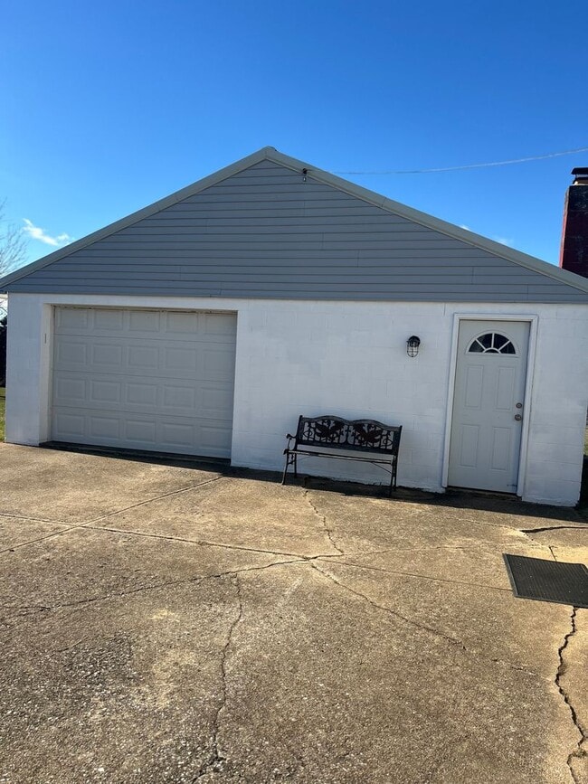 Building Photo - Single Family House for rent in Eastern Schools