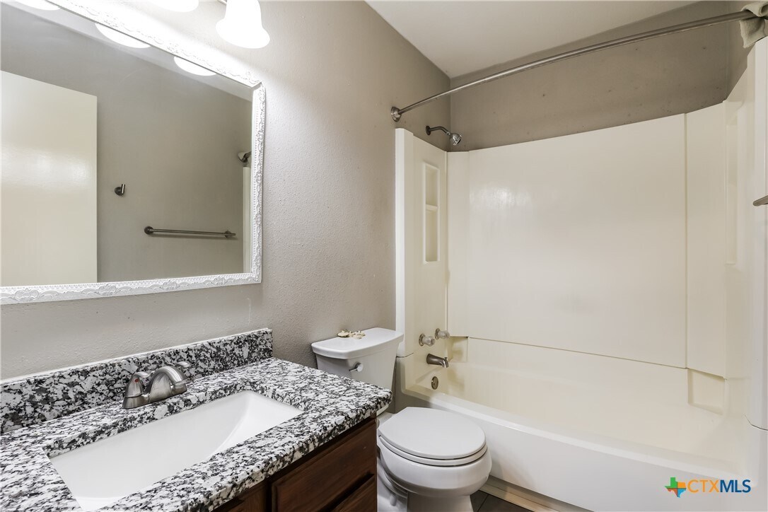 Foto principal - 13031 Feather Ridge Dr