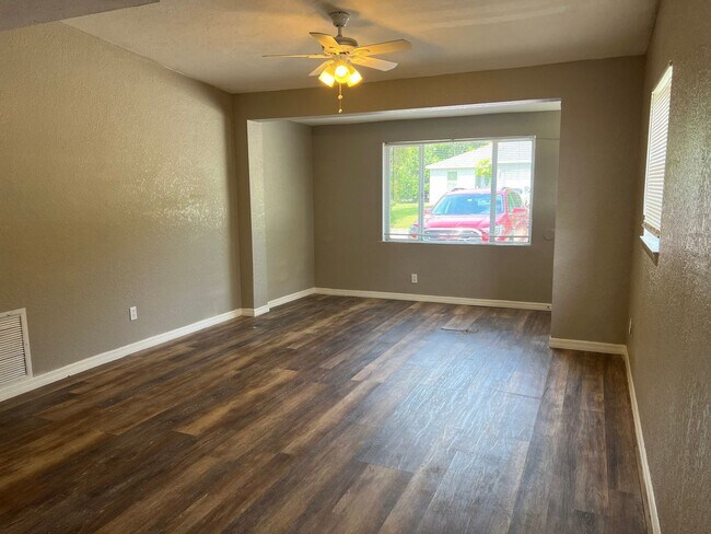 Foto del edificio - 3/1 House & attached Efficiency with kitch...