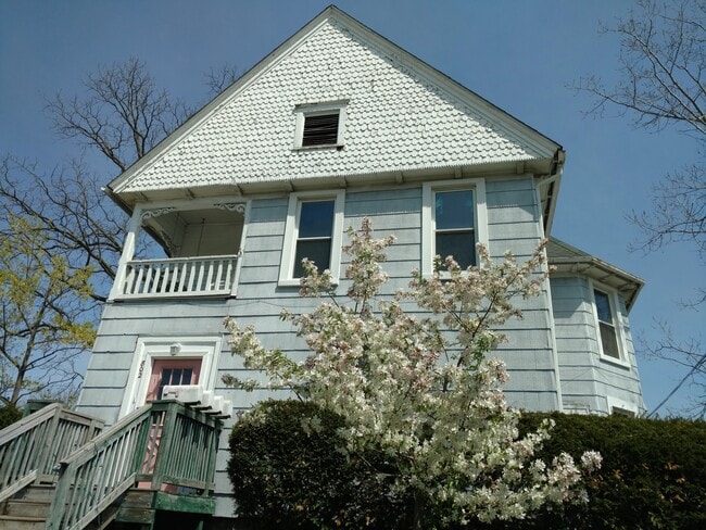 Building Photo - 802 Lowell St