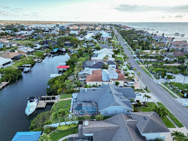 Foto del edificio - 6611 Surfside Blvd