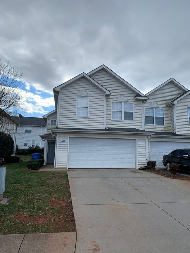 Building Photo - 165 Springwood Ln