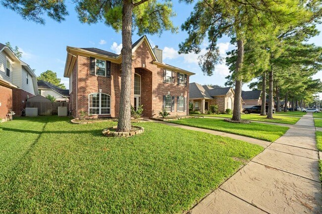Building Photo - 15423 Clear Valley Dr