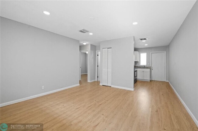 Building Photo - 1135 NW 6th Ave