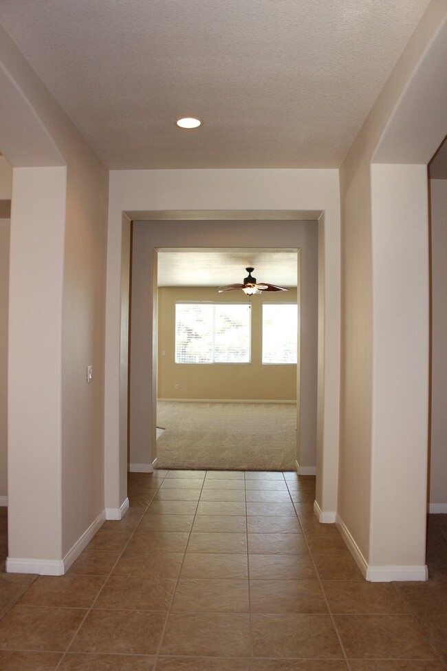 Building Photo - 14910 Via Messina Dr