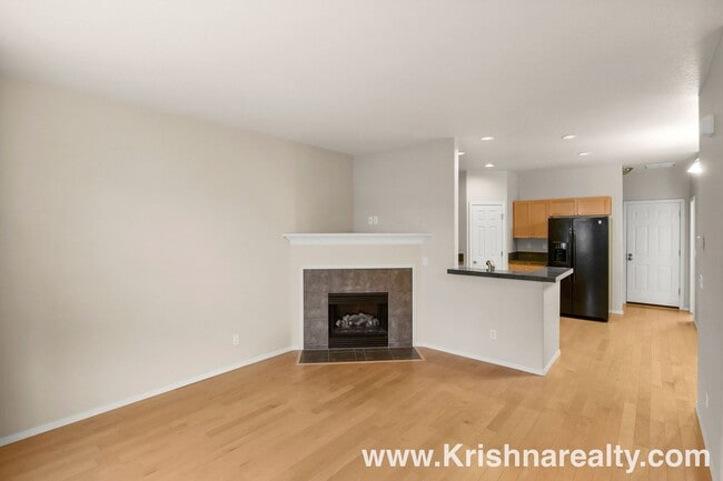 Photo - Lovely Home In A Excellent Location! 2 Bedrm 2.5 Bath in Arbor Reserve **PET FRIENDLY! & INTERNET...