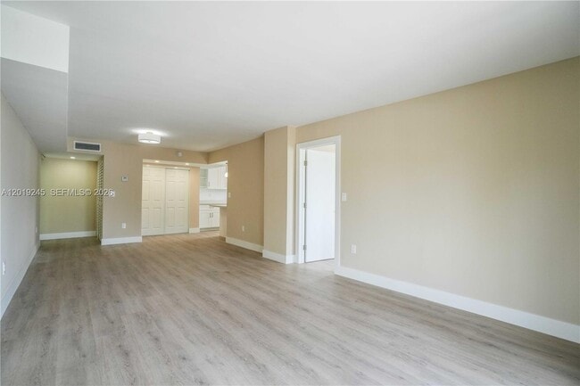 Building Photo - 6960 Rue Vendome