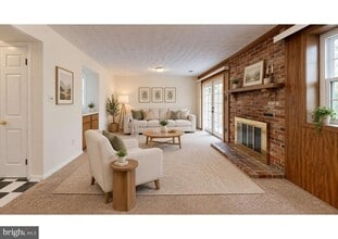 Building Photo - 2303 McGregor Ct