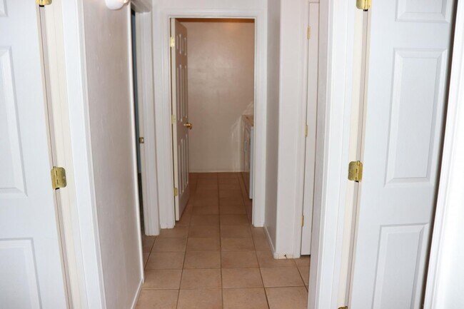 Building Photo - ***  CORONA DE TUCSON BEAUTY *** 3 Bedroom...