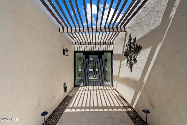 Foto del edificio - 8338 E San Rafael Dr