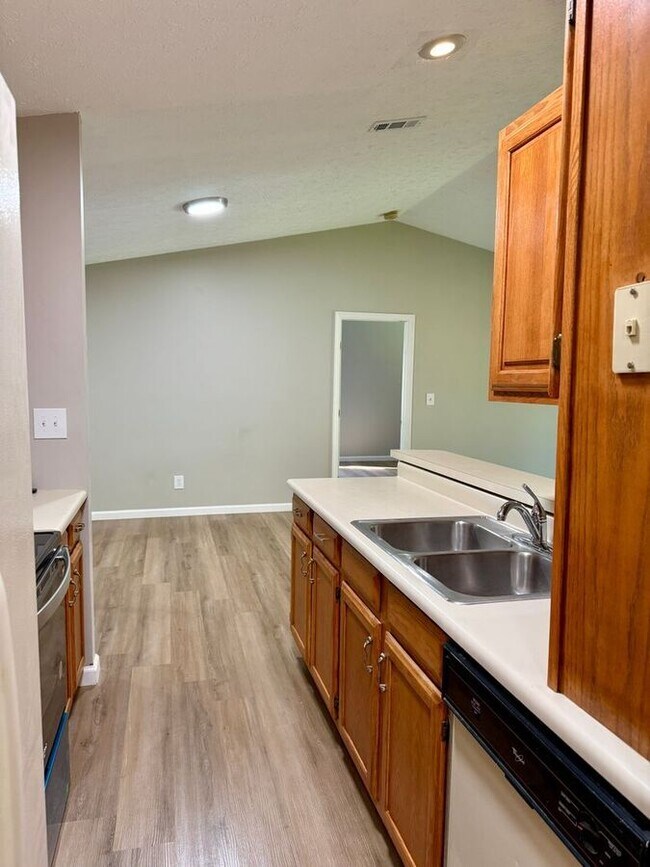 Foto del edificio - 7631 Montgomery Rd