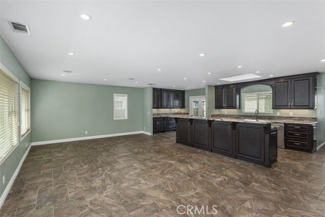 Foto del edificio - 5849 E Gossamer St