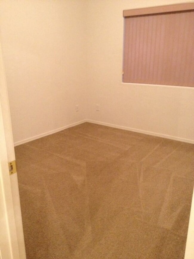 Foto del edificio - 6956 E Sandhurst Dr