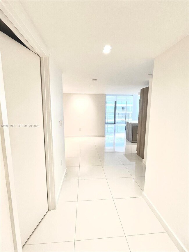 Foto del edificio - 9940 W Bay Harbor Dr