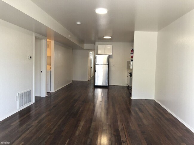Building Photo - 4 br, 1.5 bath Duplex - 936 Wood St 936 Wood