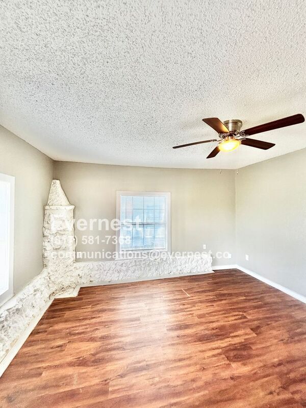 Building Photo - 2923 Azle Ave