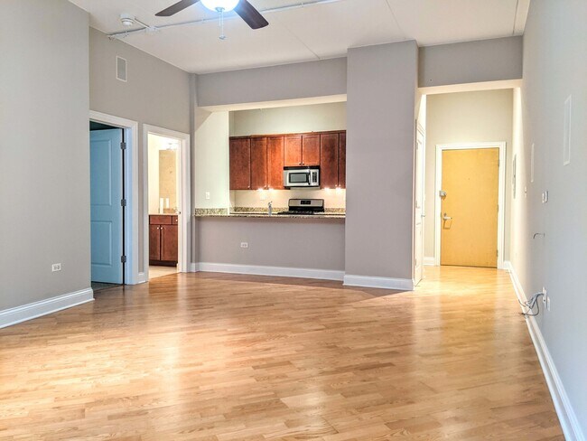 Building Photo - 4814 N Clark St