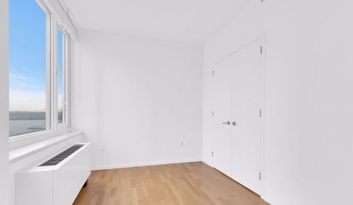 Building Photo - 630 W 42nd St
