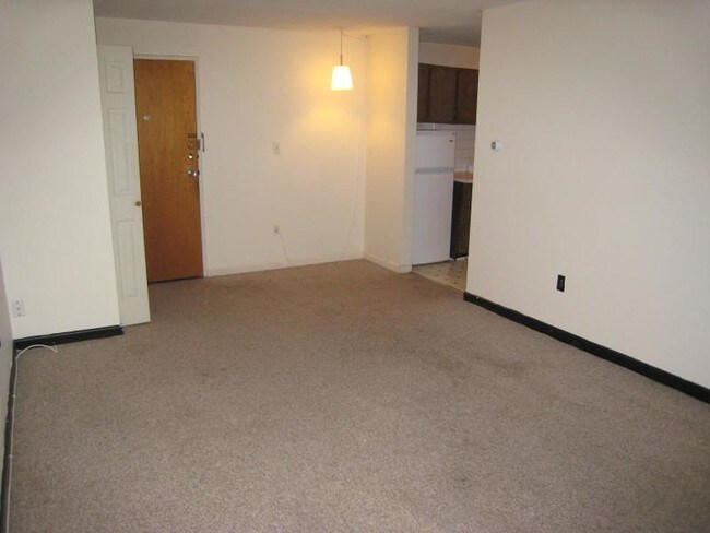 Building Photo - 144 Kenrick St