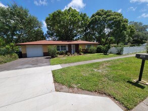 Building Photo - 501 Lake Palms Dr