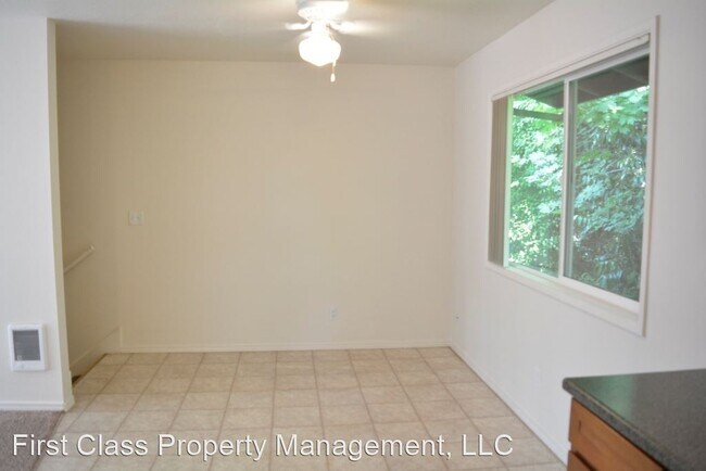 Building Photo - 3853 Lake Grove Ave