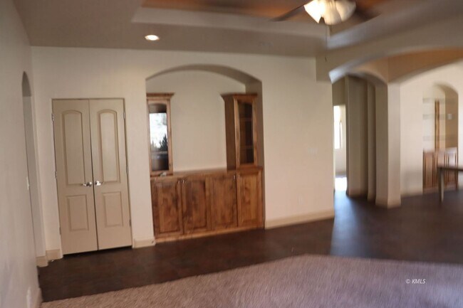 Foto del edificio - 764 Country Club Dr