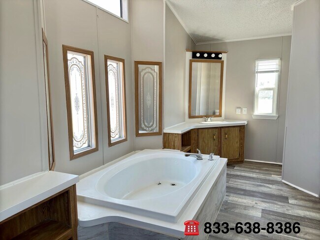 Building Photo - 16206 Wood Dr