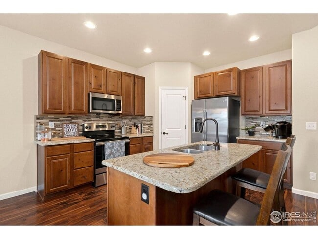 Building Photo - Renovated Milliken Home!