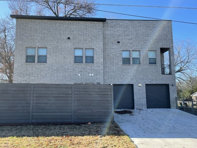 Building Photo - 7 br, 6 bath House - 1700 Enchanted Lane