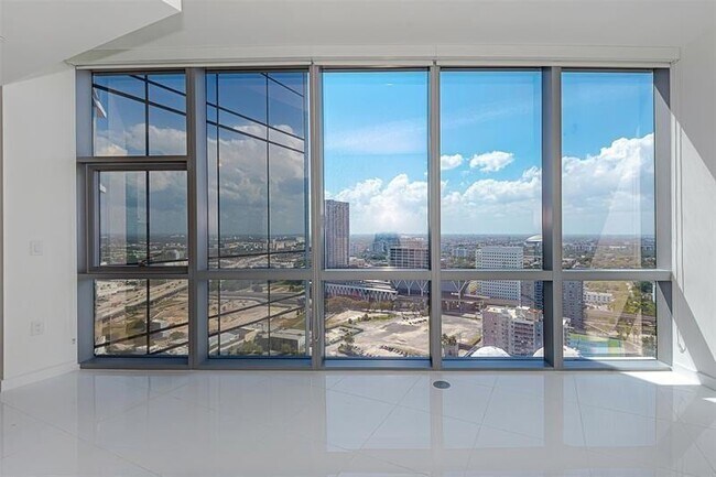 Foto del edificio - 851 NE 1st Ave