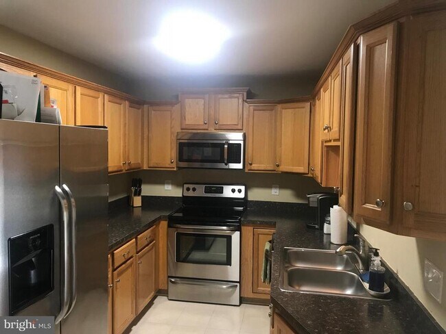 Foto del edificio - 145 Lexington Ct