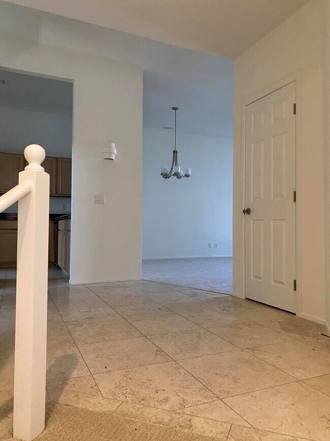 foray - 8270 N Hayden Rd