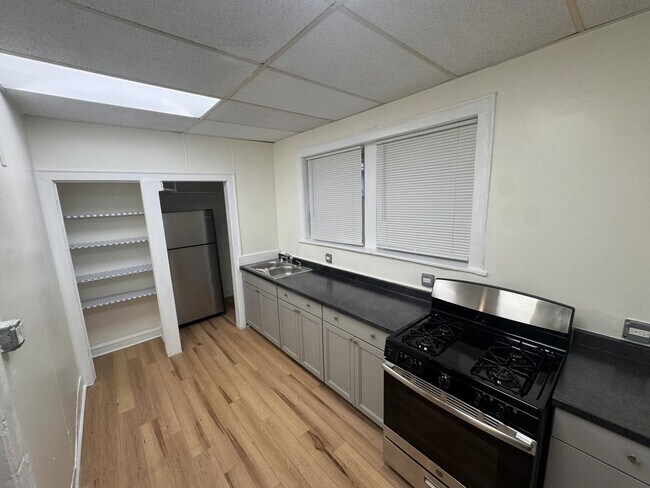 Foto del edificio - 8046 S Langley Ave