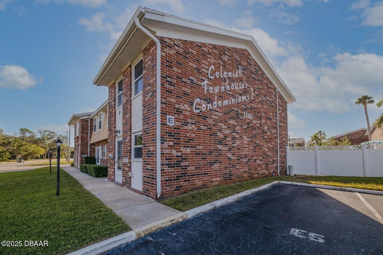 Foto principal - 2250 S Palmetto Ave