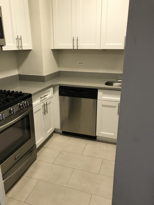 Primary Photo - 305-315 East 86th Street