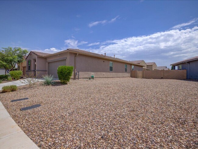 Building Photo - 4 Bedroom 3 Bathroom