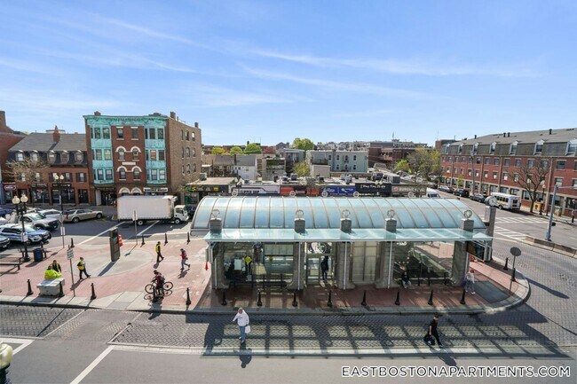 Building Photo - 194 Sumner St