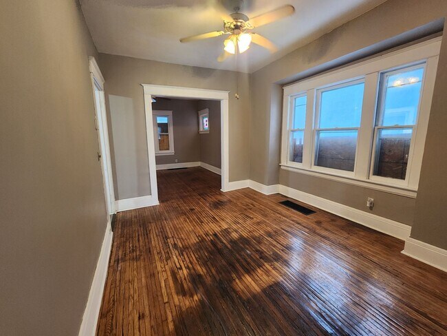 Foto del edificio - 4 Bedroom Single Family Home!