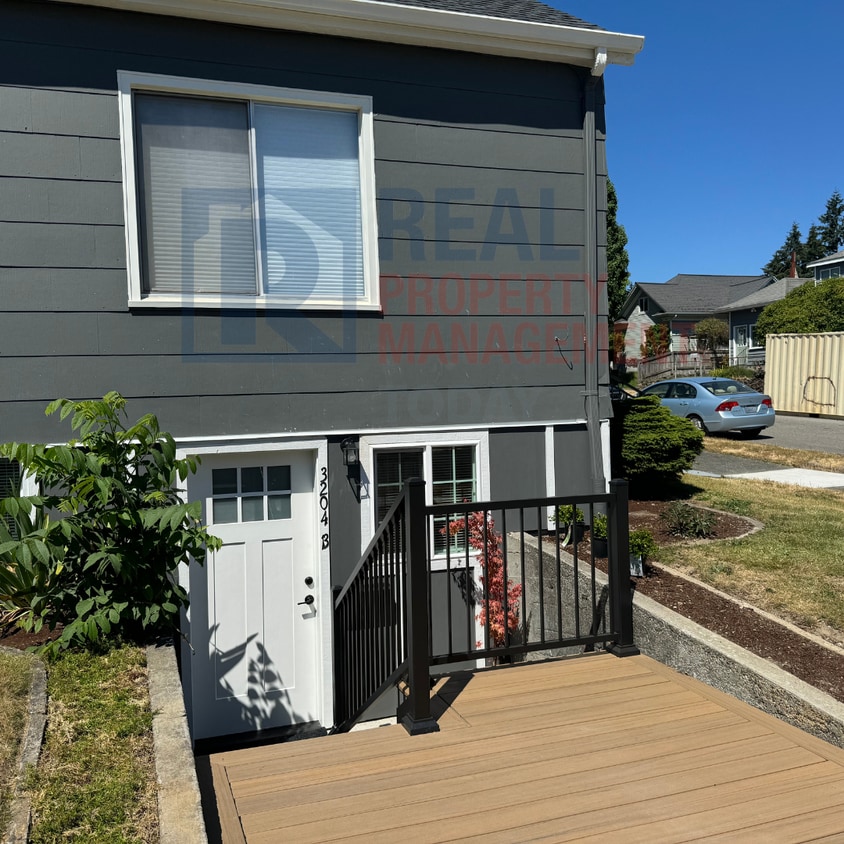 Primary Photo - Gorgeous updated 2 bedroom and 1 bath unit...