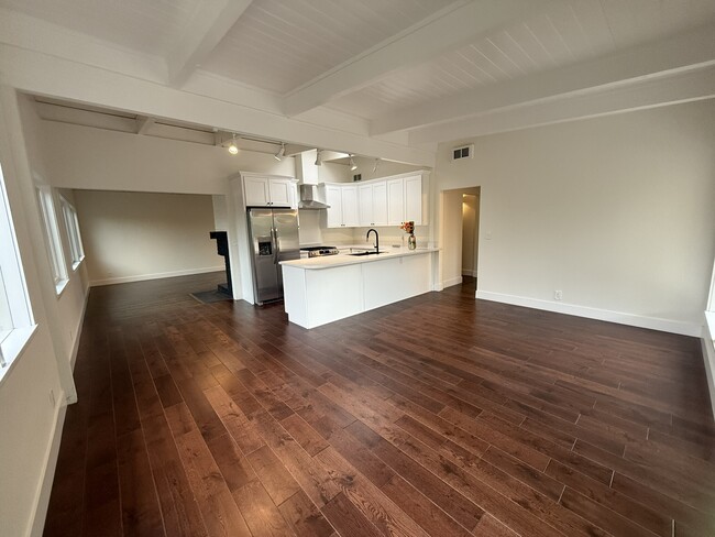 Kitchen/Family Room - 2701 Oharte Rd