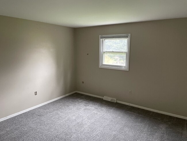 Building Photo - 906 Willcliff Dr