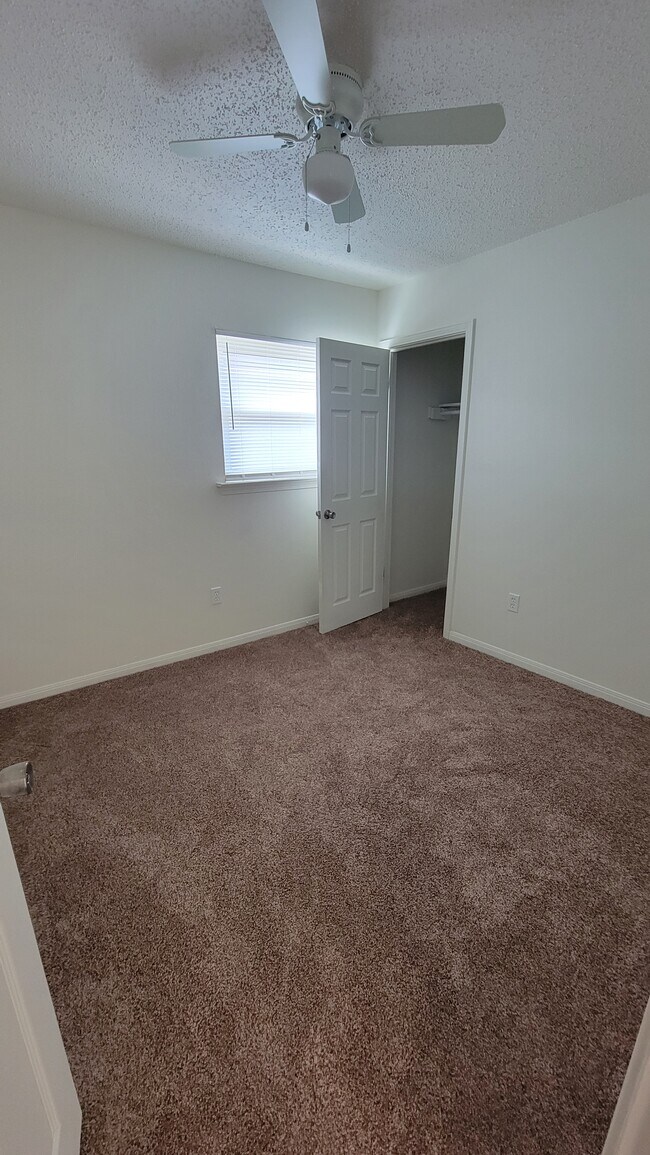Building Photo - 48 Carriage Ln