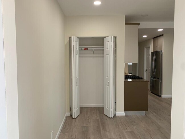 Foto del edificio - 3686 Shore Pky