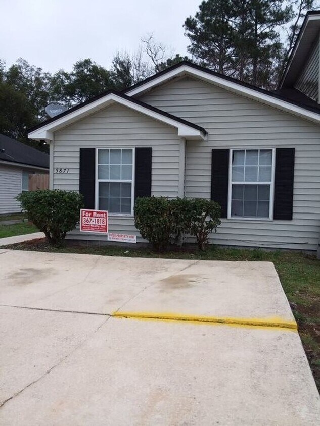 5871 Liska Dr, Jacksonville, FL 32244 Townhome Rentals in