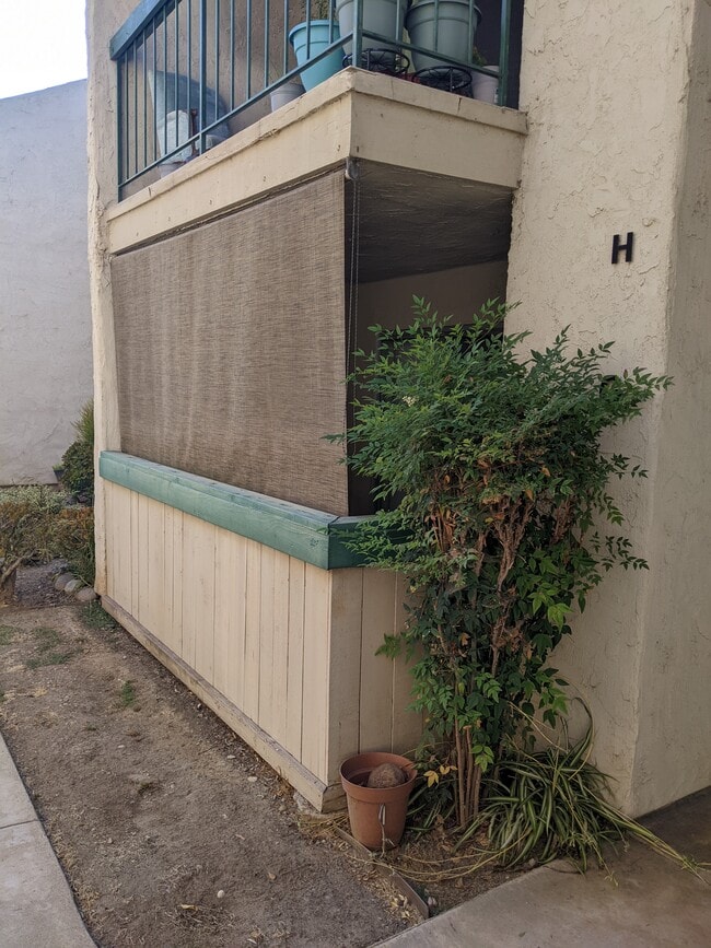 Foto del edificio - 12710 Lakeshore Dr