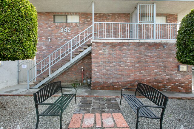 Foto del edificio - 342 E Providencia Ave