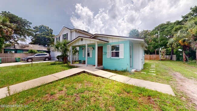 Building Photo - 216 9th St S