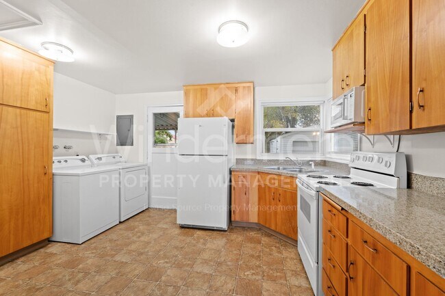 Foto del edificio - 5723 N Milton St