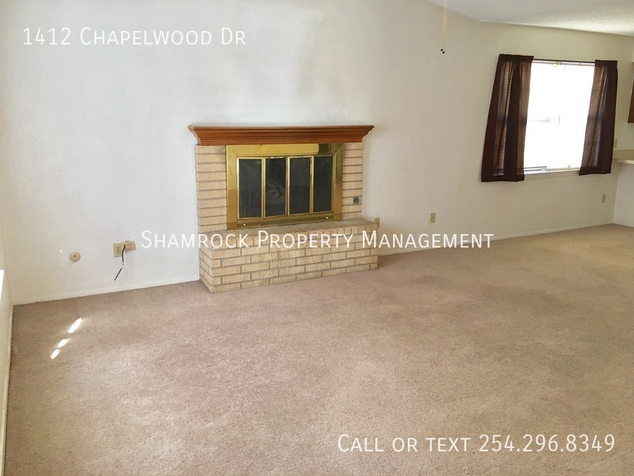 Building Photo - Midway ISD duplex off Chapel Road!